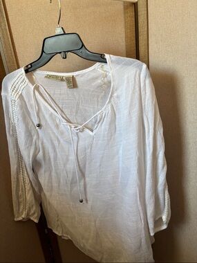 Art and Soul White  V-neck Peasant Blouse with Crochet Detail Large